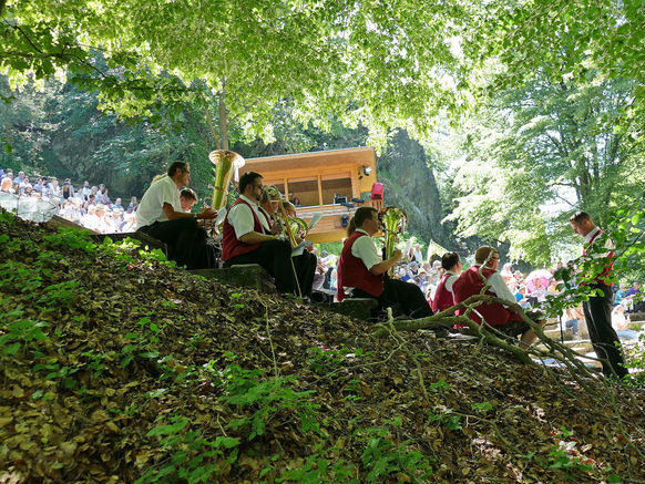 Festgottesdienst zum 1.000 Todestag des Heiligen Heimerads auf dem Hasunger Berg (Foto: Karl-Franz Thiede)